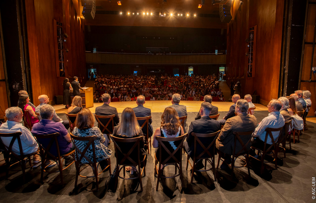 Cerimônia de abertura do Paraná Faz Ciência 2024 lota Teatro Calil Haddad