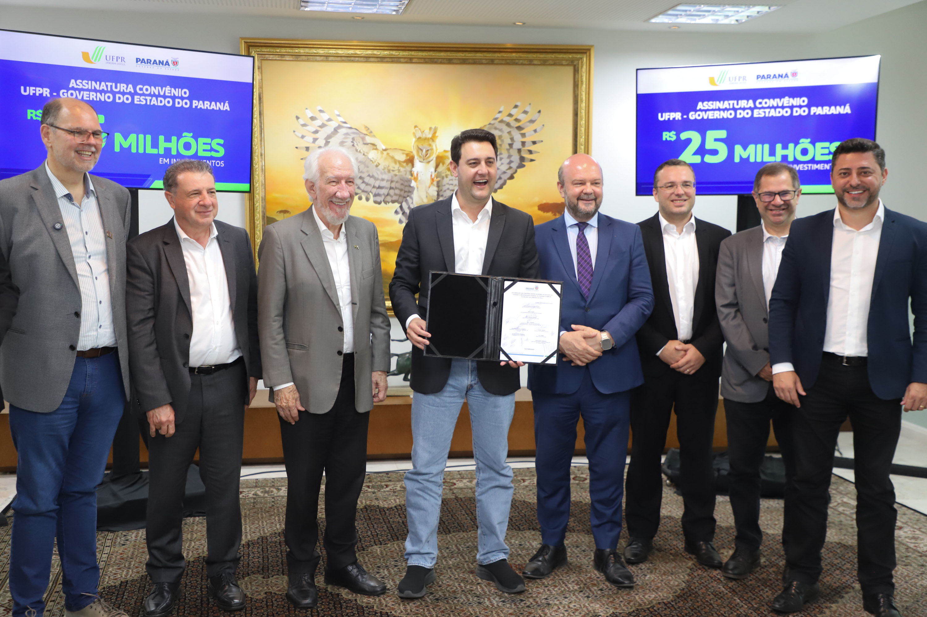 O governador Carlos Massa Ratinho Junior assinou nesta segunda-feira (02) o convênio entre o Governo do Estado e a Universidade Federal do Paraná (UFPR) para construção da sede própria da instituição em Jandaia do Sul, no Vale do Ivaí.