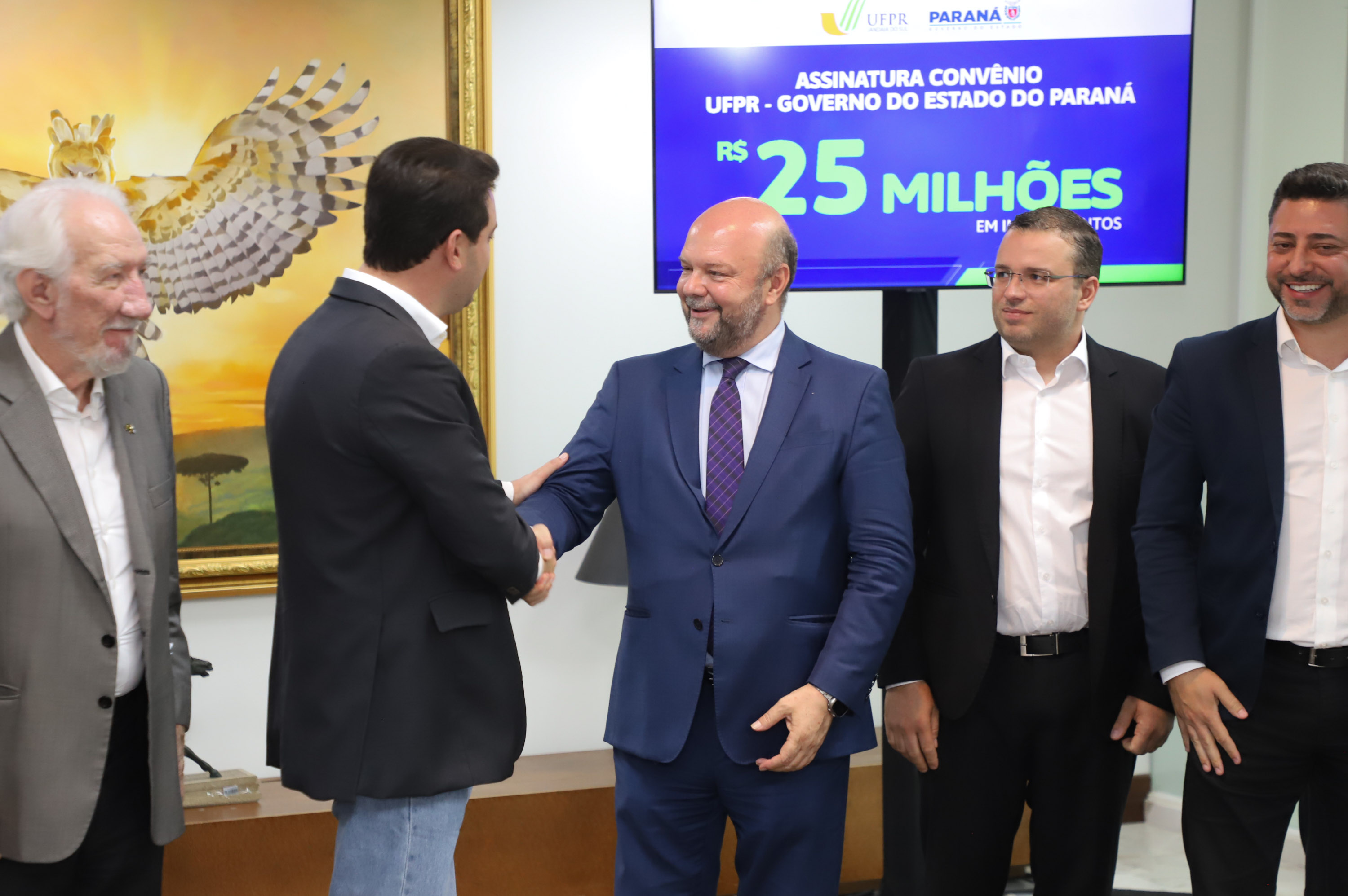 O governador Carlos Massa Ratinho Junior assinou nesta segunda-feira (02) o convênio entre o Governo do Estado e a Universidade Federal do Paraná (UFPR) para construção da sede própria da instituição em Jandaia do Sul, no Vale do Ivaí.