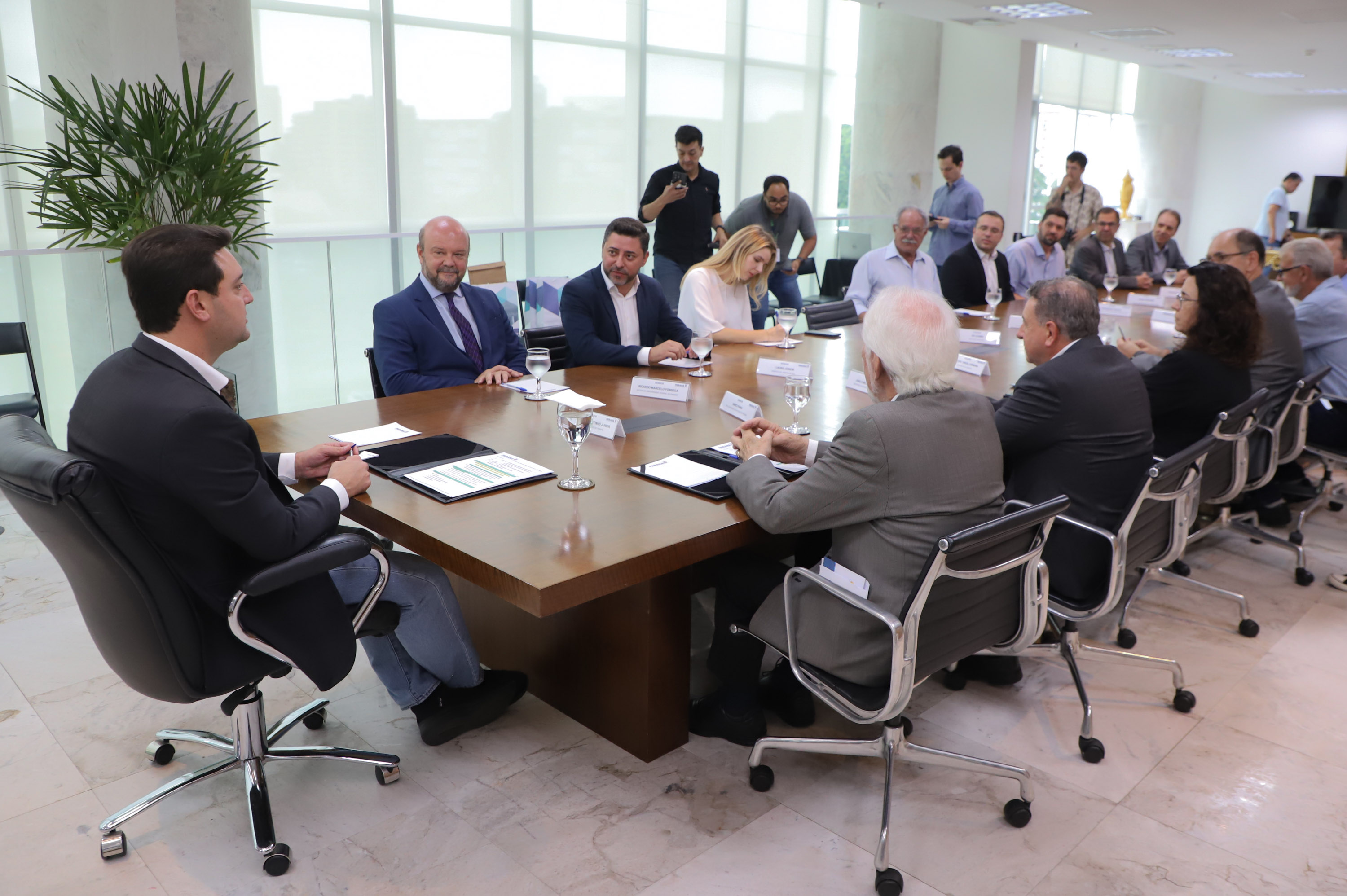 O governador Carlos Massa Ratinho Junior assinou nesta segunda-feira (02) o convênio entre o Governo do Estado e a Universidade Federal do Paraná (UFPR) para construção da sede própria da instituição em Jandaia do Sul, no Vale do Ivaí.