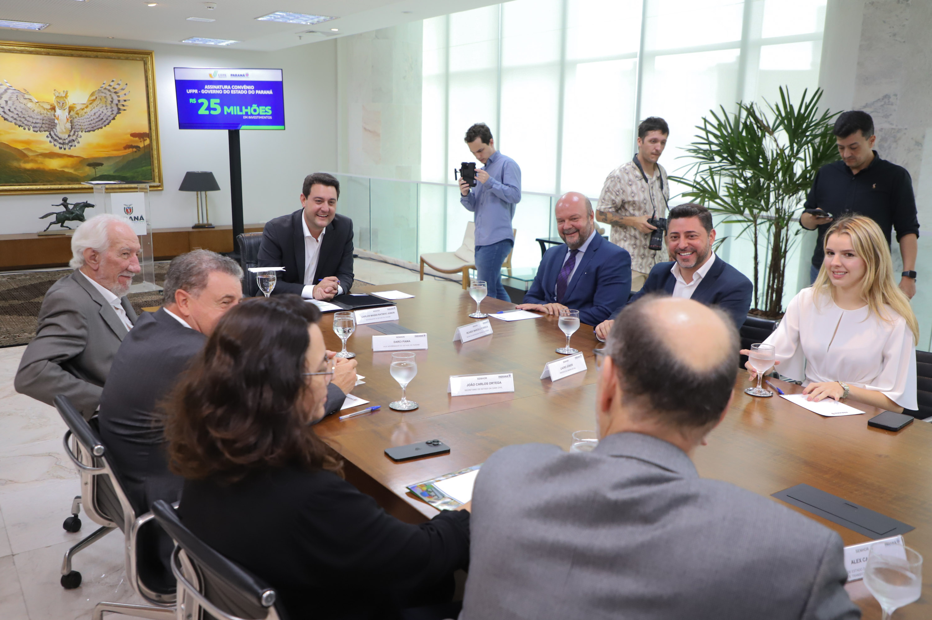 O governador Carlos Massa Ratinho Junior assinou nesta segunda-feira (02) o convênio entre o Governo do Estado e a Universidade Federal do Paraná (UFPR) para construção da sede própria da instituição em Jandaia do Sul, no Vale do Ivaí.