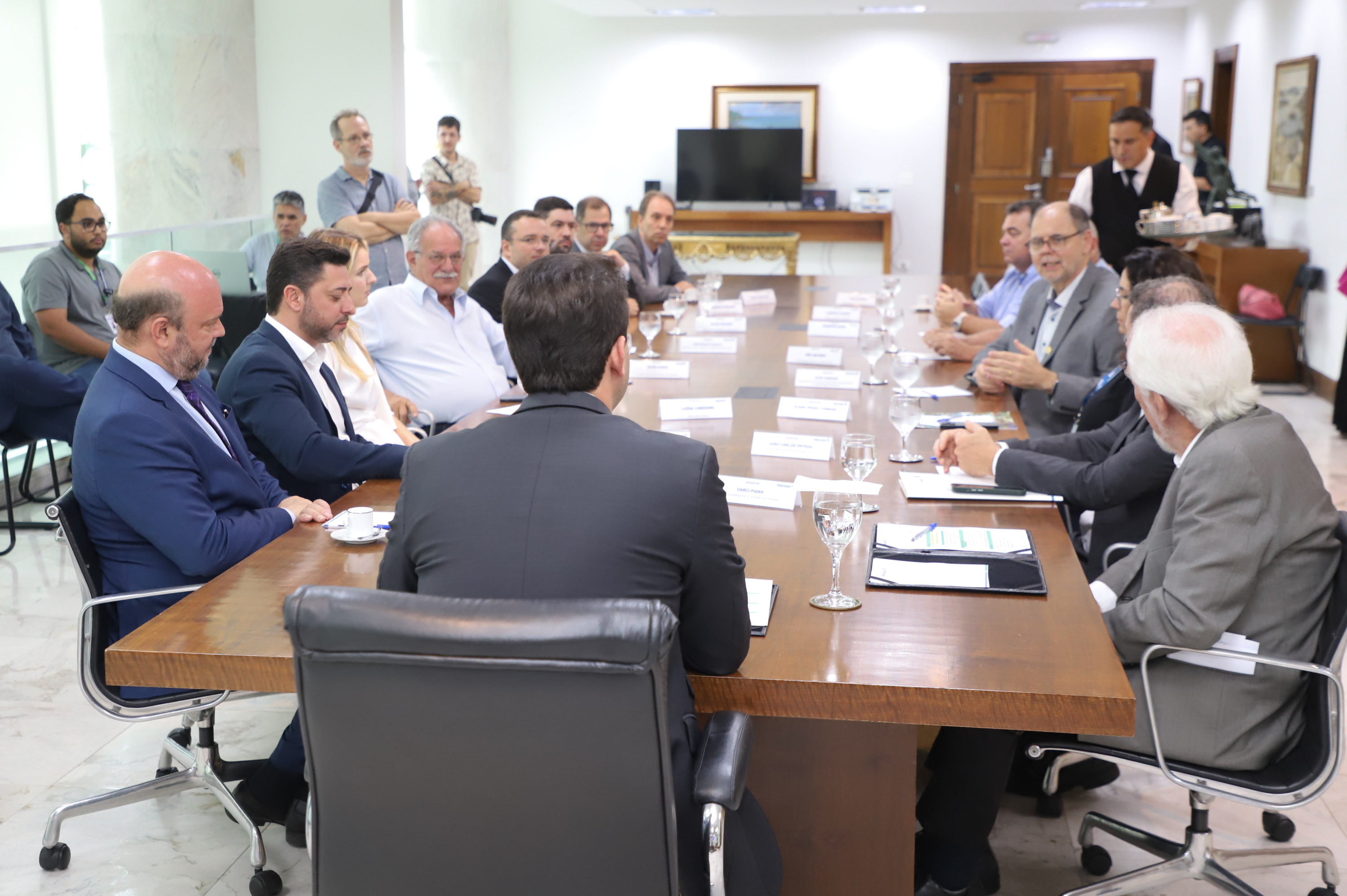 O governador Carlos Massa Ratinho Junior assinou nesta segunda-feira (02) o convênio entre o Governo do Estado e a Universidade Federal do Paraná (UFPR) para construção da sede própria da instituição em Jandaia do Sul, no Vale do Ivaí.