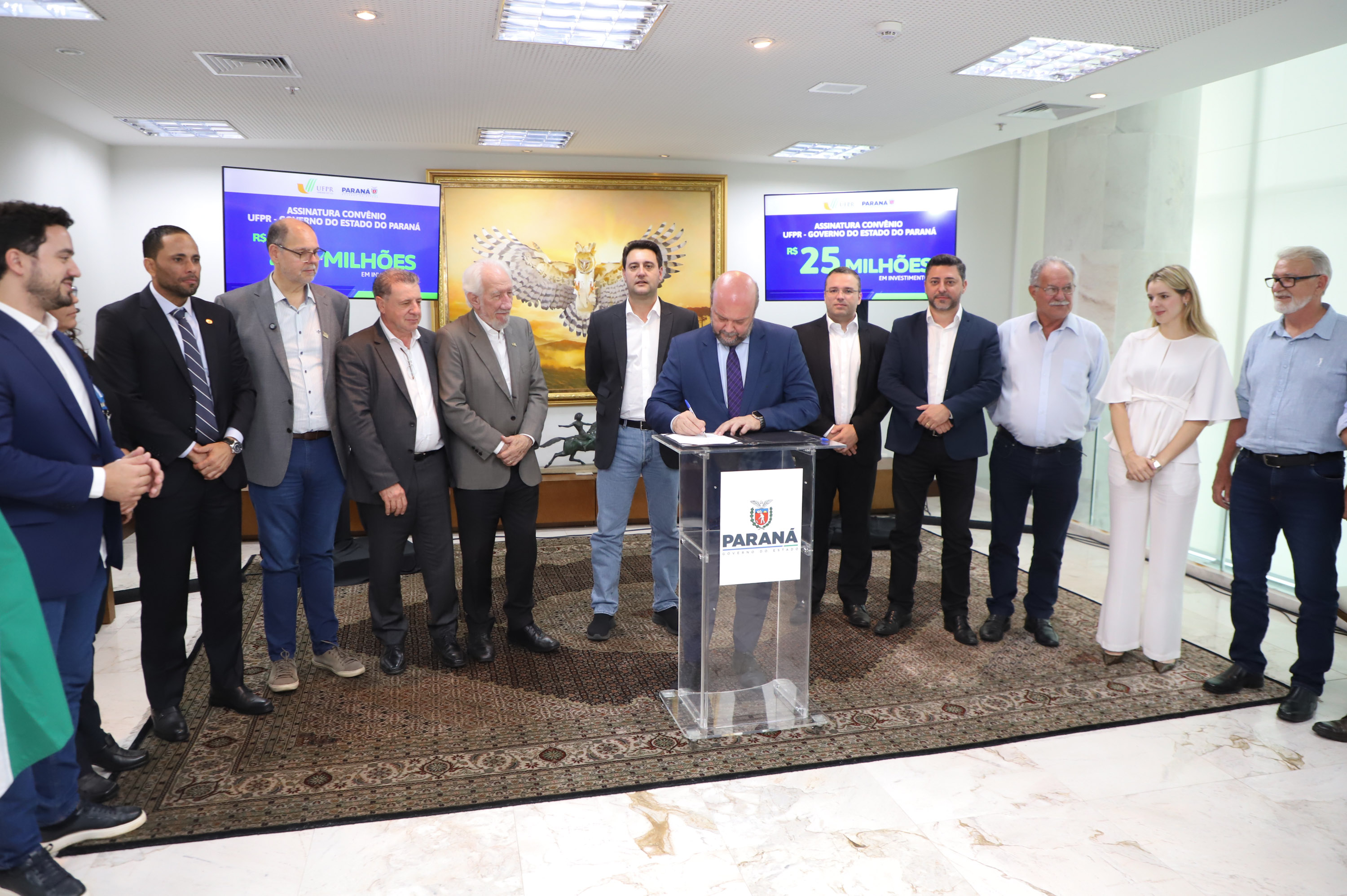 O governador Carlos Massa Ratinho Junior assinou nesta segunda-feira (02) o convênio entre o Governo do Estado e a Universidade Federal do Paraná (UFPR) para construção da sede própria da instituição em Jandaia do Sul, no Vale do Ivaí.