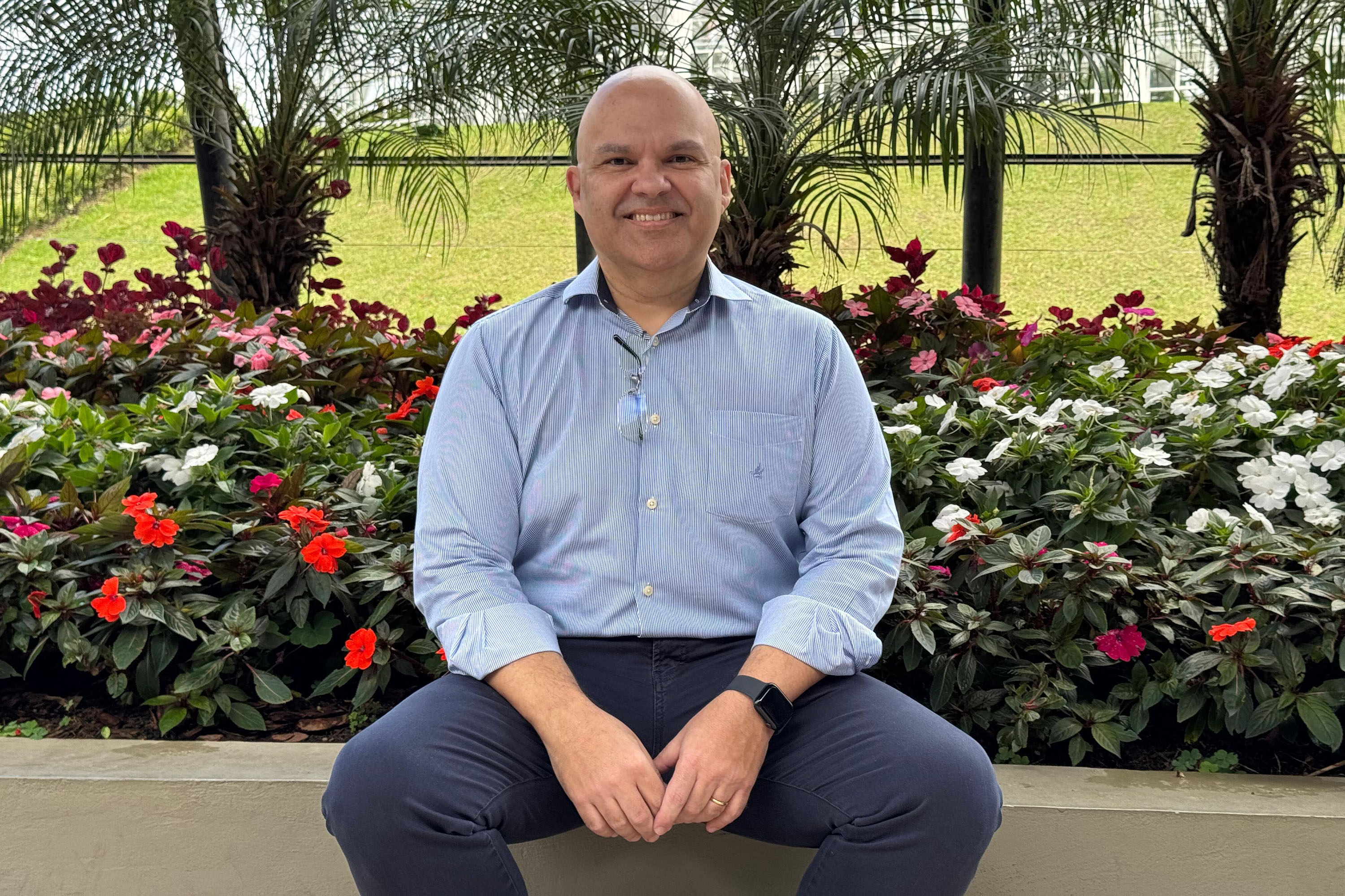 Startup Beeotec, apoiada no primeiro edital do Paraná Anjo Inovador, estuda o própolis azul para criar produtos voltados ao agronegócio.