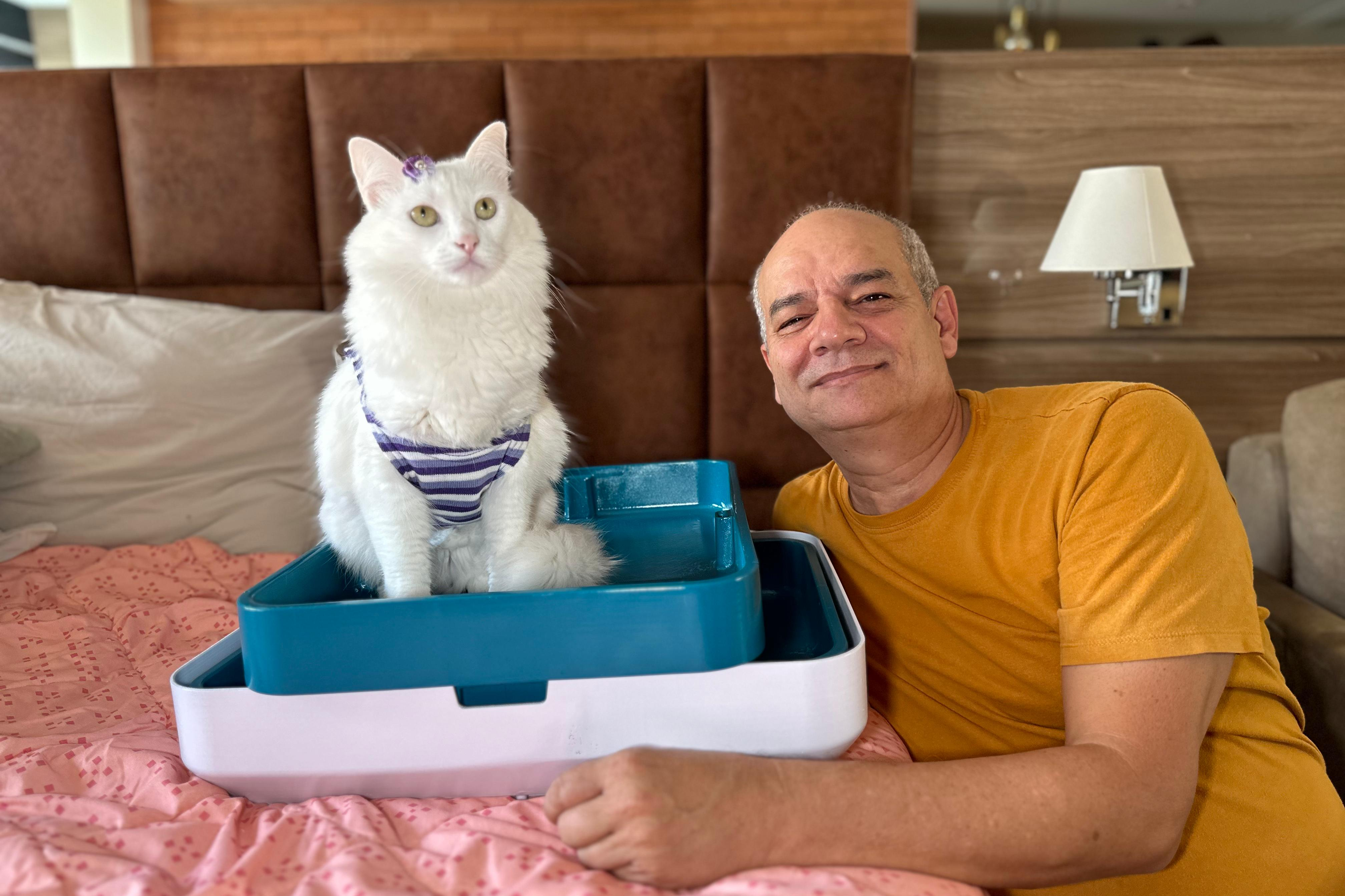 Selecionada no primeiro edital do Paraná Anjo Inovador, a startups Cattus, de Toledo, desenvolveu um banheiro sustentável mais confortável e higiênico para gatos.