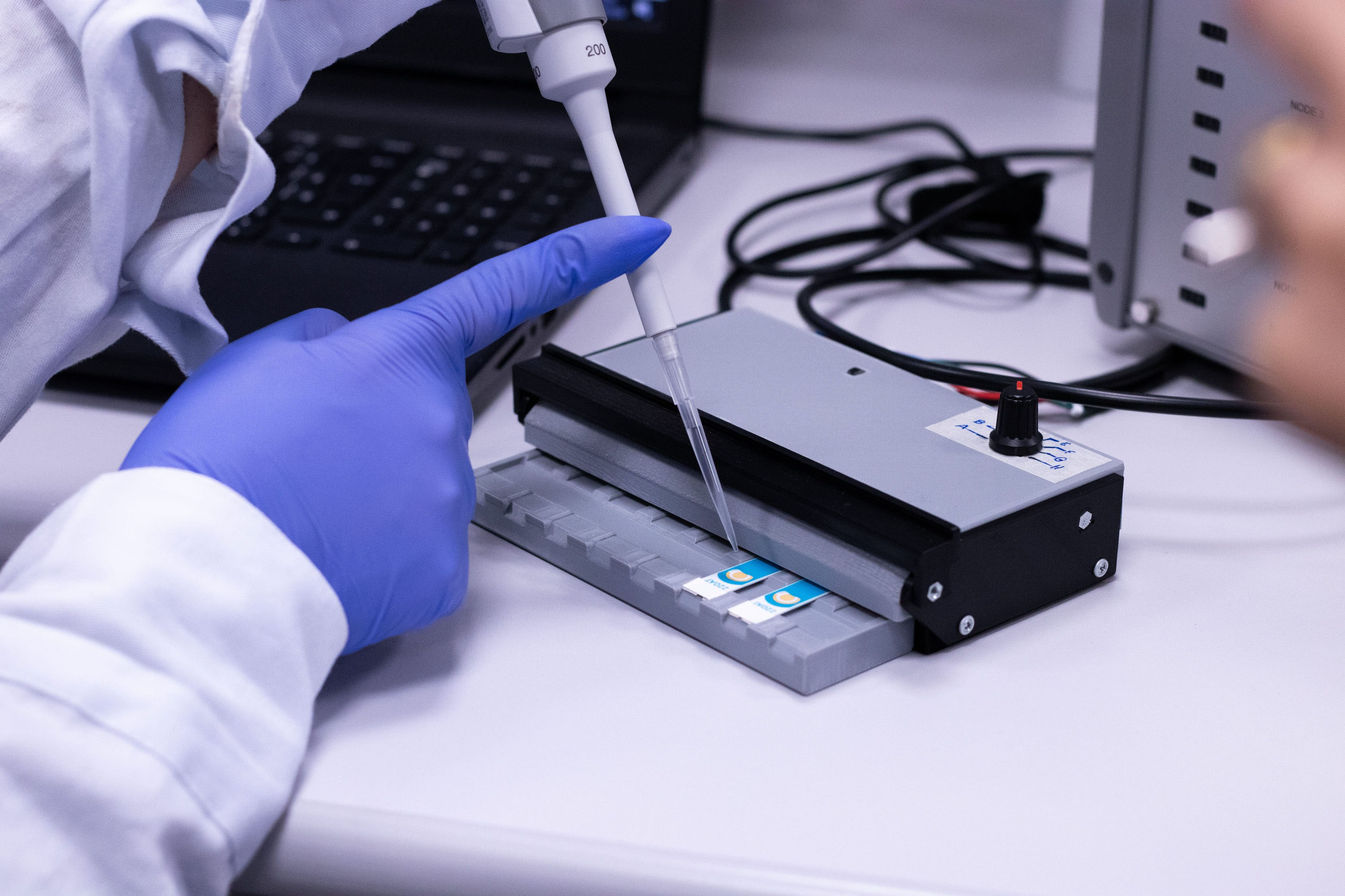 Com apoio do Estado, a startup curitibana Hyla Biotech criou um kit de diagnóstico rápido de câncer de mama dentro da Fundação Oswaldo Cruz (Fiocruz).