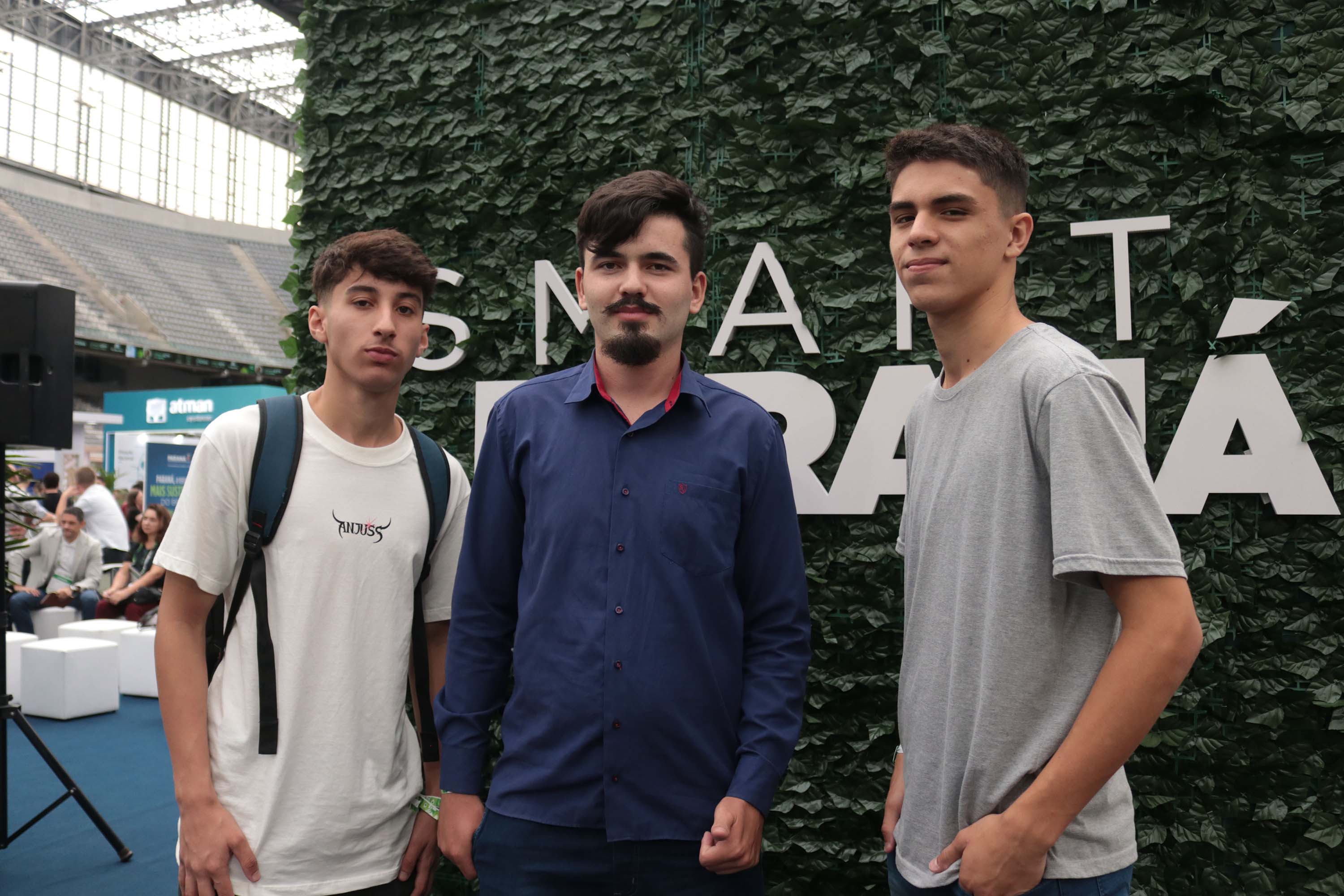 Na foto: Fellipe, Samuel e Dhyan, alunos do talento Tech de Tunas do Paraná