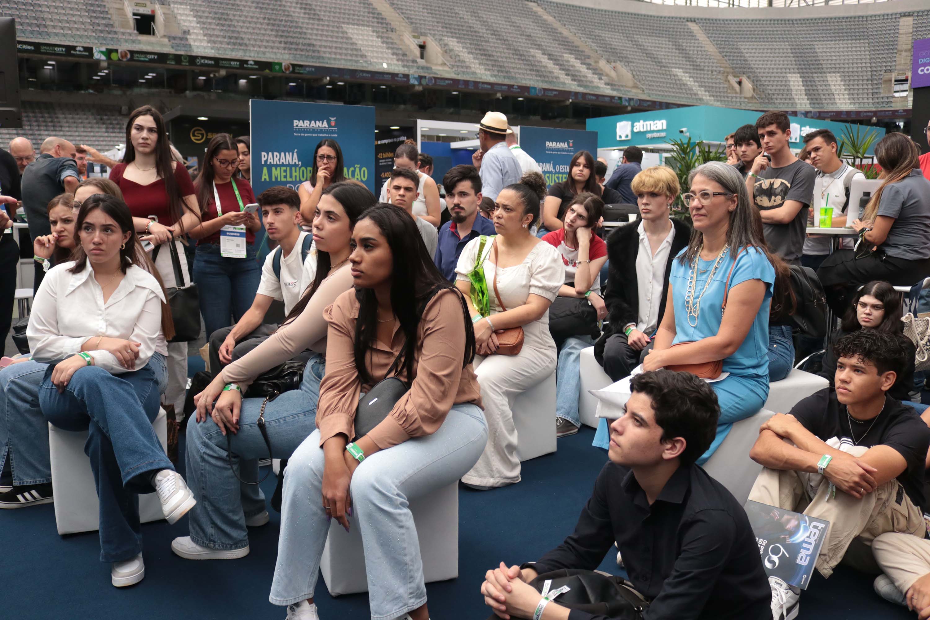 120 alunos matriculados no curso de qualificação profissional em Tecnologia da Informação participaram de um dia de visita na maior feira de cidades inteligentes das Américas.
