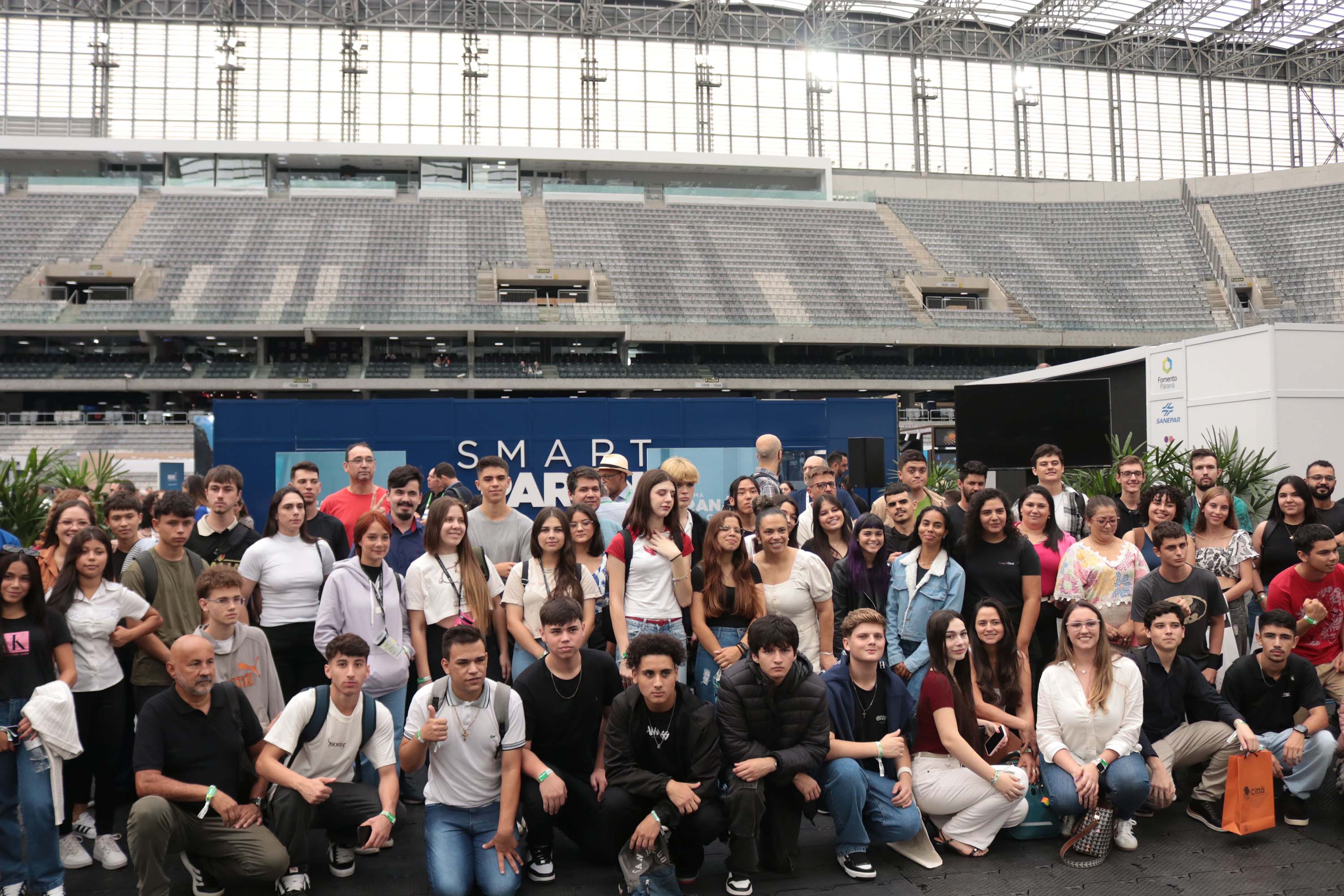 120 alunos matriculados no curso de qualificação profissional em Tecnologia da Informação participaram de um dia de visita na maior feira de cidades inteligentes das Américas.