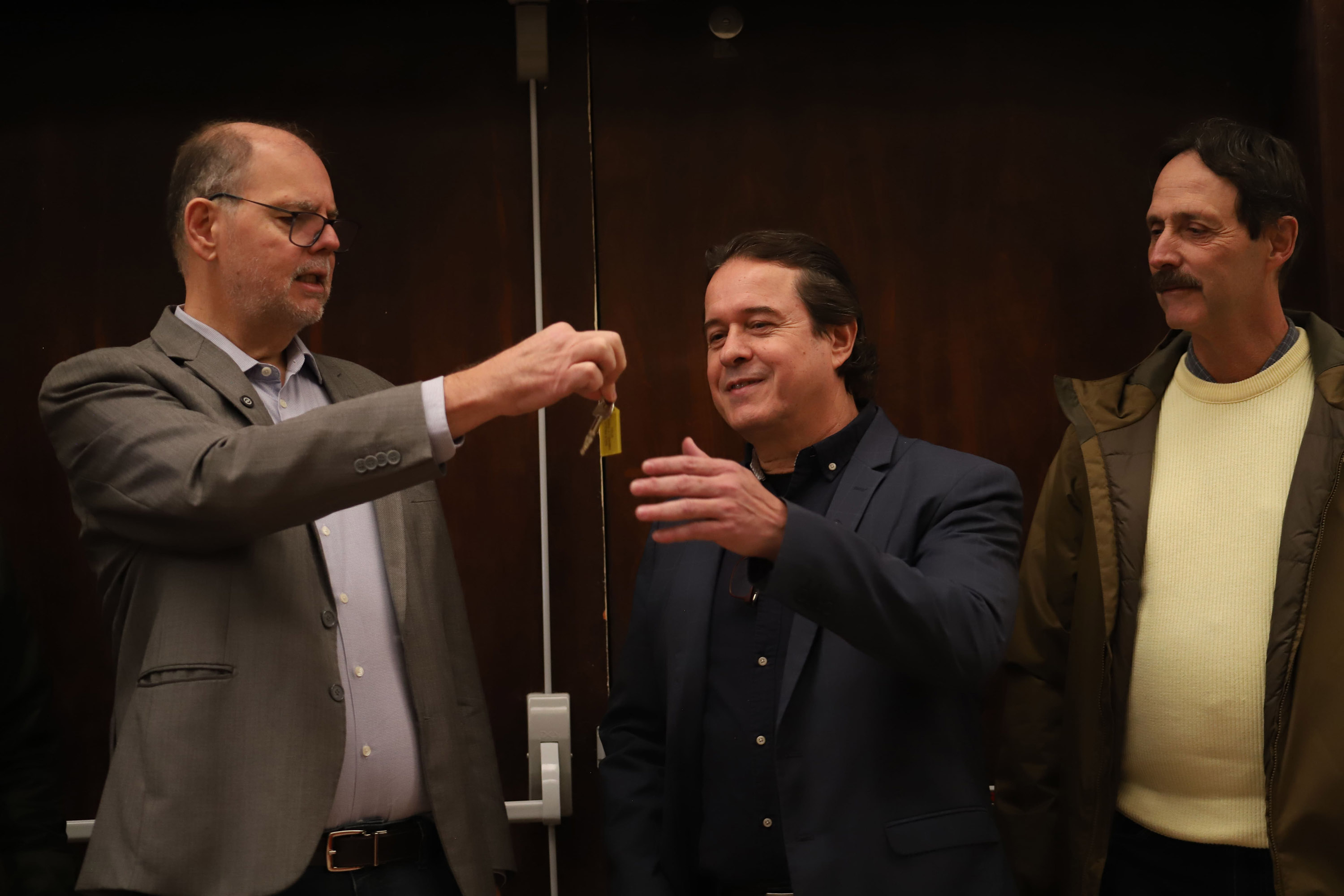 Estado faz entrega simbólica de chaves à entidade que assume a gestão do Hub GovTechs