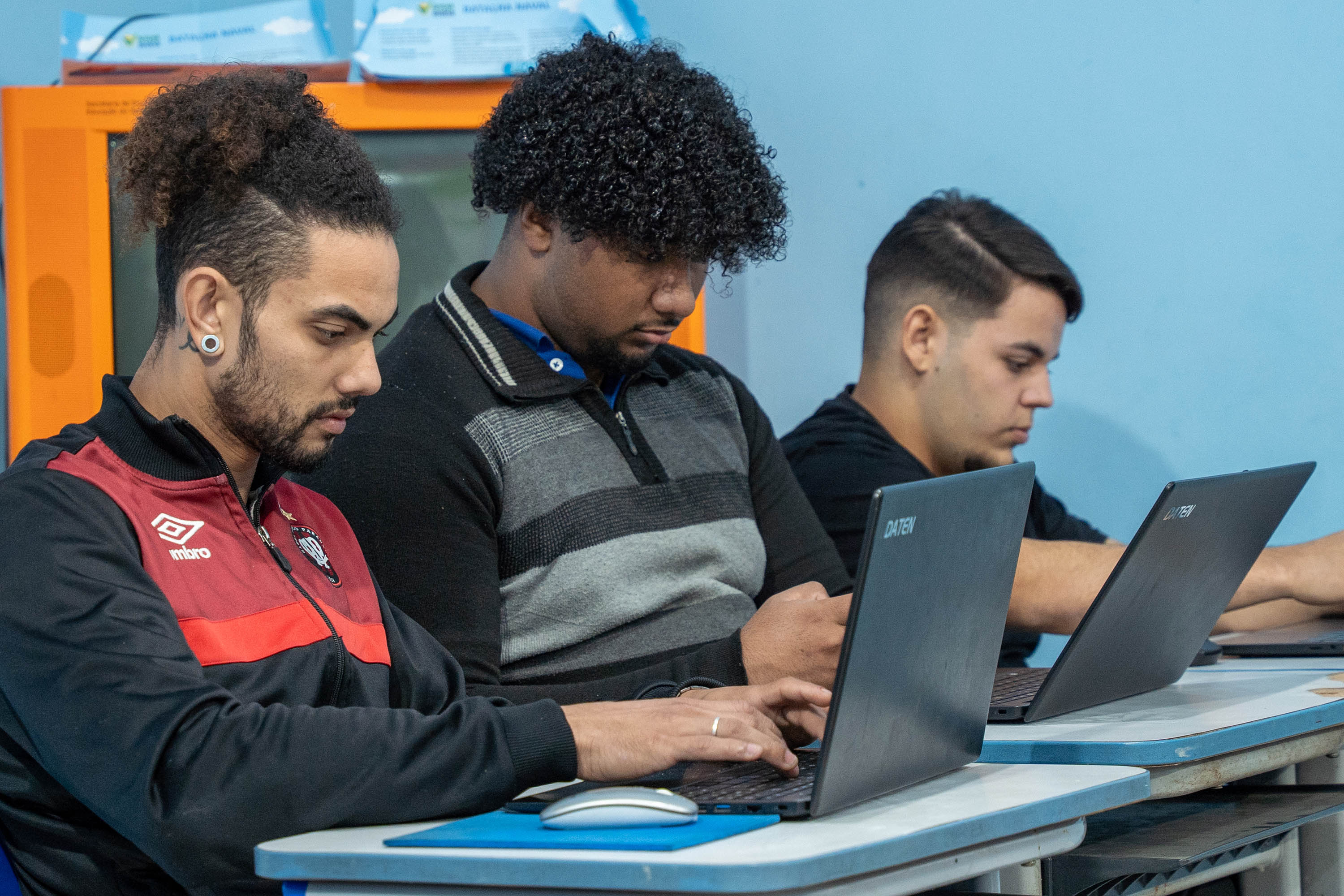 Travessia para o futuro: Talento Tech impulsiona carreira de jovens da Ilha das Peças