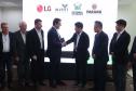 A multinacional sul-coreana LG Electronics escolheu o Paraná como local para a instalação da sua segunda fábrica no Brasil. O acordo que prevê a instalação da nova linha industrial na cidade de Fazenda Rio Grande, na Região Metropolitana de Curitiba, foi celebrado nesta sexta-feira (23) pelo governador Carlos Massa Ratinho Junior e o presidente global de Eletrodomésticos e Soluções de Ar-Condicionado da empresa, Jaecheol Lyu. Foto: Jonathan Campos/AEN