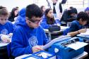 Por meio do projeto Óculos Amigo, Luiz Henrique da Rocha, 13 anos, recebeu um dispositivo que tem auxiliado o aluno da rede estadual de ensino a ter mais autonomia na escola e em casa. Por meio de uma câmera e saída de áudio, os óculos podem ler textos em qualquer superfície, identificar até 200 rostos, e reconhecer diversos objetos e cores.