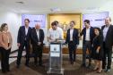 O Governo do Paraná e o Google Cloud Learning firmaram uma parceria para a concessão de licenças de cursos que qualifiquem alunos da rede estadual de escolas profissionalizantes. A autorização para a parceria foi assinada nesta quarta-feira (16) pelo governador Carlos Massa Ratinho Junior e tem como objetivo capacitar os estudantes para novas tecnologias.