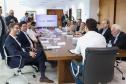 O Governo do Paraná e o Google Cloud Learning firmaram uma parceria para a concessão de licenças de cursos que qualifiquem alunos da rede estadual de escolas profissionalizantes. A autorização para a parceria foi assinada nesta quarta-feira (16) pelo governador Carlos Massa Ratinho Junior e tem como objetivo capacitar os estudantes para novas tecnologias.
