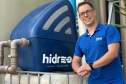 A Hidreo, de Curitiba, criou hidrelétricas de pequeno porte, menores que um frigobar, suficientes para abastecer uma residência ou até quatro casas de forma sustentável. Empresa faz parte das 68 startups aprovadas no edital de 2023 do programa Paraná Anjo Inovador. Com o dinheiro, ela pôde aperfeiçoar seus produtos para atender novas demandas.