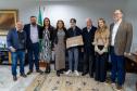 Parananese que vai representar Brasil em Olimpíada de IA ganha notebook e conta trajetória