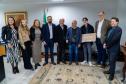 Parananese que vai representar Brasil em Olimpíada de IA ganha notebook e conta trajetória