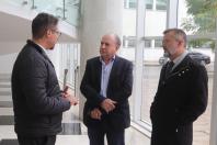Gestores públicos estiveram reunidos nas dependências do Palácio Iguaçu na quarta-feira (1) para discutir a promoção da eletromobilidade no Paraná. Na ocasião, a Superintendência Geral de Inovação apresentou a frota de veículos elétricos que está à disposição do serviço público.