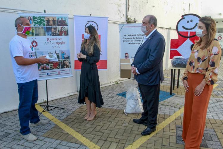 Governo e parceiros doam máscaras de proteção a hospitais