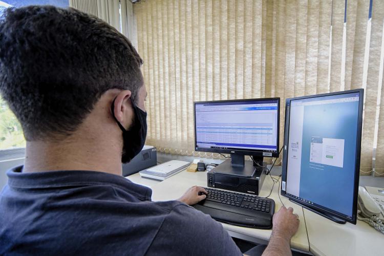 Com Descomplica, Paraná avança na desburocratização dos serviços públicos em diversas áreas.