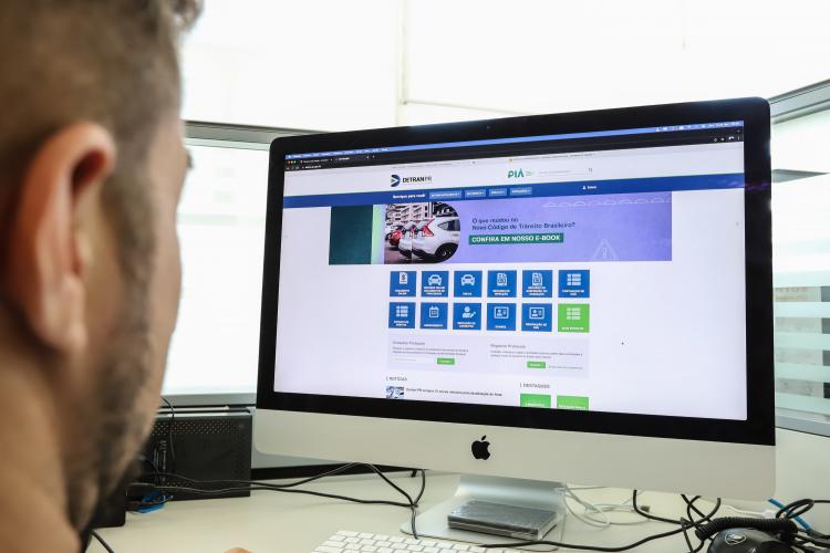 Com Descomplica, Paraná avança na desburocratização dos serviços públicos em diversas áreas.