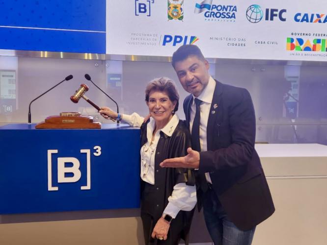 Secretário de Inovação, Marcelo Rangel (à direita) e Prefeita de Ponta Grossa, Elizabeth Schmidt