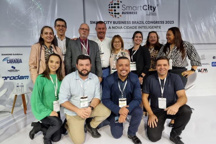 Municípios do Paraná recebem prêmio em congresso sobre cidades inteligentes