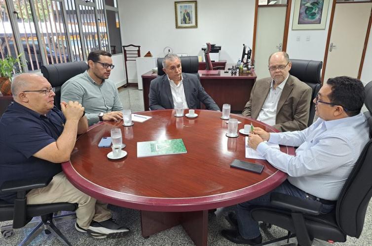 Alex Canziani (segundo, da direita para a esquerda) ressalta a importância da Suframa e do CBA, no processo de discussão para o desenvolvimento de novos produtos e startups relacionados à biodiversidade (Fotos: Divulgação/Suframa)