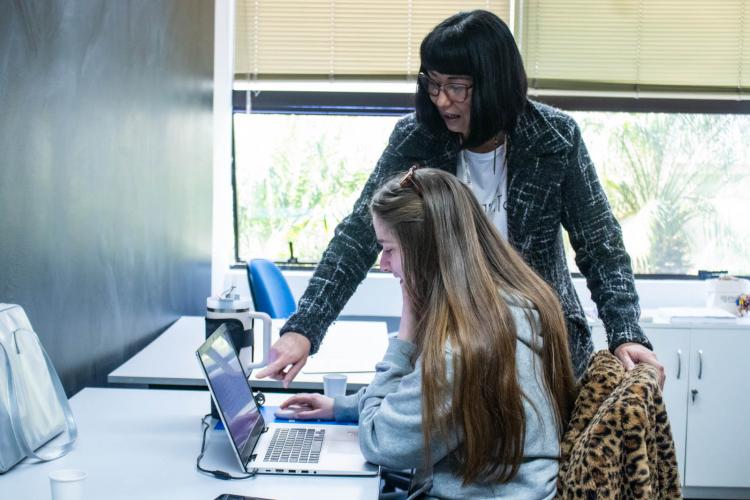 Startup no.wasTee, apoiada pelo programa Anjo Inovador, criou um novo método de produção de camisetas com foco no aproveitamento quase total de matéria-prima. Foto: Raphaella Piovezan/SEI