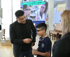 Governador Carlos Massa Ratinho Junior assina projeto Acessibilidade e cuidado com os nossos alunos. Foto: SEI-PR