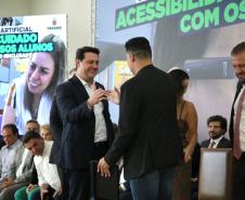 Governador Carlos Massa Ratinho Junior assina projeto Acessibilidade e cuidado com os nossos alunos. Foto: SEI-PR