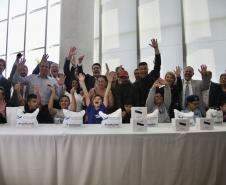 Governador Carlos Massa Ratinho Junior assina projeto Acessibilidade e cuidado com os nossos alunos. Foto: SEI-PR
