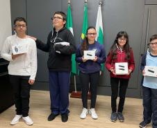 Óculos com inteligência artificial transformam vidas de alunos com deficiência visual no Paraná