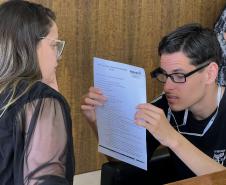 Óculos com inteligência artificial transformam vidas de alunos com deficiência visual no Paraná