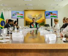 Curitiba, 15 de janeiro de 2024 - O governador Carlos Massa Ratinho Jr recebe a visita de Suresh Reddy, embaixador da Índia no Brasil. Foto: Roberto Dziura Jr/AEN
