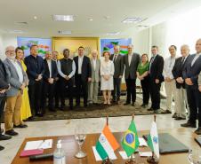 Curitiba, 15 de janeiro de 2024 - O governador Carlos Massa Ratinho Jr recebe a visita de Suresh Reddy, embaixador da Índia no Brasil. Foto: Roberto Dziura Jr/AEN