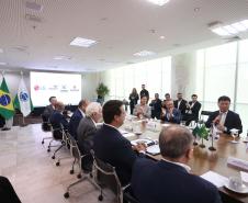 A multinacional sul-coreana LG Electronics escolheu o Paraná como local para a instalação da sua segunda fábrica no Brasil. O acordo que prevê a instalação da nova linha industrial na cidade de Fazenda Rio Grande, na Região Metropolitana de Curitiba, foi celebrado nesta sexta-feira (23) pelo governador Carlos Massa Ratinho Junior e o presidente global de Eletrodomésticos e Soluções de Ar-Condicionado da empresa, Jaecheol Lyu. Foto: Jonathan Campos/AEN