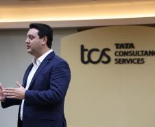 O grupo Tata Consultancy Services (TCS) anunciou nesta segunda-feira (15) a expansão da operação em Londrina, no Norte do Paraná, com ampliação de seu Delivery Center. O anúncio foi feito em Mumbai, onde o governador Carlos Massa Ratinho Junior foi recebido pelo CEO da TCS, Krithi Krithivasan, e executivos da companhia em missão oficial do Governo do Paraná à Índia. Foto: Jonathan Campos/Secom