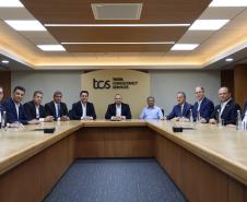 O grupo Tata Consultancy Services (TCS) anunciou nesta segunda-feira (15) a expansão da operação em Londrina, no Norte do Paraná, com ampliação de seu Delivery Center. O anúncio foi feito em Mumbai, onde o governador Carlos Massa Ratinho Junior foi recebido pelo CEO da TCS, Krithi Krithivasan, e executivos da companhia em missão oficial do Governo do Paraná à Índia. Foto: Jonathan Campos/Secom