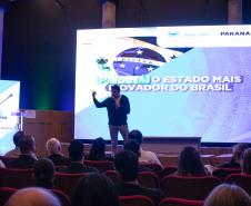 SEI entrega notebooks, computadores e telas interativas para seis municípios do Estado