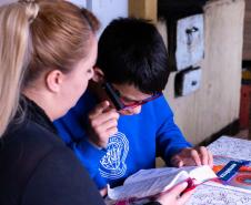 Por meio do projeto Óculos Amigo, Luiz Henrique da Rocha, 13 anos, recebeu um dispositivo que tem auxiliado o aluno da rede estadual de ensino a ter mais autonomia na escola e em casa. Por meio de uma câmera e saída de áudio, os óculos podem ler textos em qualquer superfície, identificar até 200 rostos, e reconhecer diversos objetos e cores.