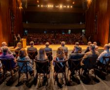 Cerimônia de abertura do Paraná Faz Ciência 2024 lota Teatro Calil Haddad