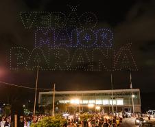 Com o céu iluminado por mais de 600 drones, o Governo do Estado deu o pontapé inicial para a maior edição da história do Verão Maior Paraná. A cerimônia de lançamento, que aconteceu nesta quarta-feira (27), contou com a presença do governador Carlos Massa Ratinho Junior.