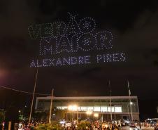 Com o céu iluminado por mais de 600 drones, o Governo do Estado deu o pontapé inicial para a maior edição da história do Verão Maior Paraná. A cerimônia de lançamento, que aconteceu nesta quarta-feira (27), contou com a presença do governador Carlos Massa Ratinho Junior.
