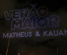 Com o céu iluminado por mais de 600 drones, o Governo do Estado deu o pontapé inicial para a maior edição da história do Verão Maior Paraná. A cerimônia de lançamento, que aconteceu nesta quarta-feira (27), contou com a presença do governador Carlos Massa Ratinho Junior.