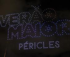 Com o céu iluminado por mais de 600 drones, o Governo do Estado deu o pontapé inicial para a maior edição da história do Verão Maior Paraná. A cerimônia de lançamento, que aconteceu nesta quarta-feira (27), contou com a presença do governador Carlos Massa Ratinho Junior.