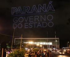 Com o céu iluminado por mais de 600 drones, o Governo do Estado deu o pontapé inicial para a maior edição da história do Verão Maior Paraná. A cerimônia de lançamento, que aconteceu nesta quarta-feira (27), contou com a presença do governador Carlos Massa Ratinho Junior.