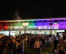 Com o céu iluminado por mais de 600 drones, o Governo do Estado deu o pontapé inicial para a maior edição da história do Verão Maior Paraná. A cerimônia de lançamento, que aconteceu nesta quarta-feira (27), contou com a presença do governador Carlos Massa Ratinho Junior.