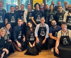 Paraná estreita relações com instituições portuguesas para trazer oportunidade em inovação e inteligência artificial -  visita ao Café Joyeux, restaurante que desenvolve em parceria com empresas um projeto de capacitação e emprego direto para pessoas com síndrome de down.